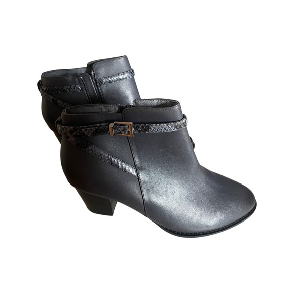Vionic ankle boots gray with snake print buckle - Picture 5 of 6